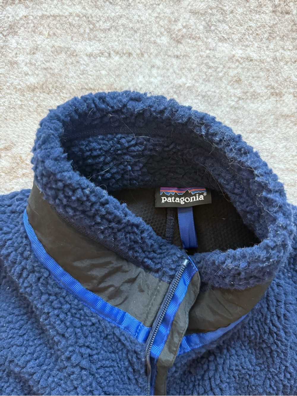 Patagonia Dark Blue Sherpa Fleece Jacket with Black Trim - Picture 3 of 4